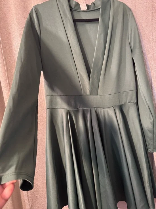 Elle Olive Green V-Neck Long Sleeve Dress - Picture 3 of 6